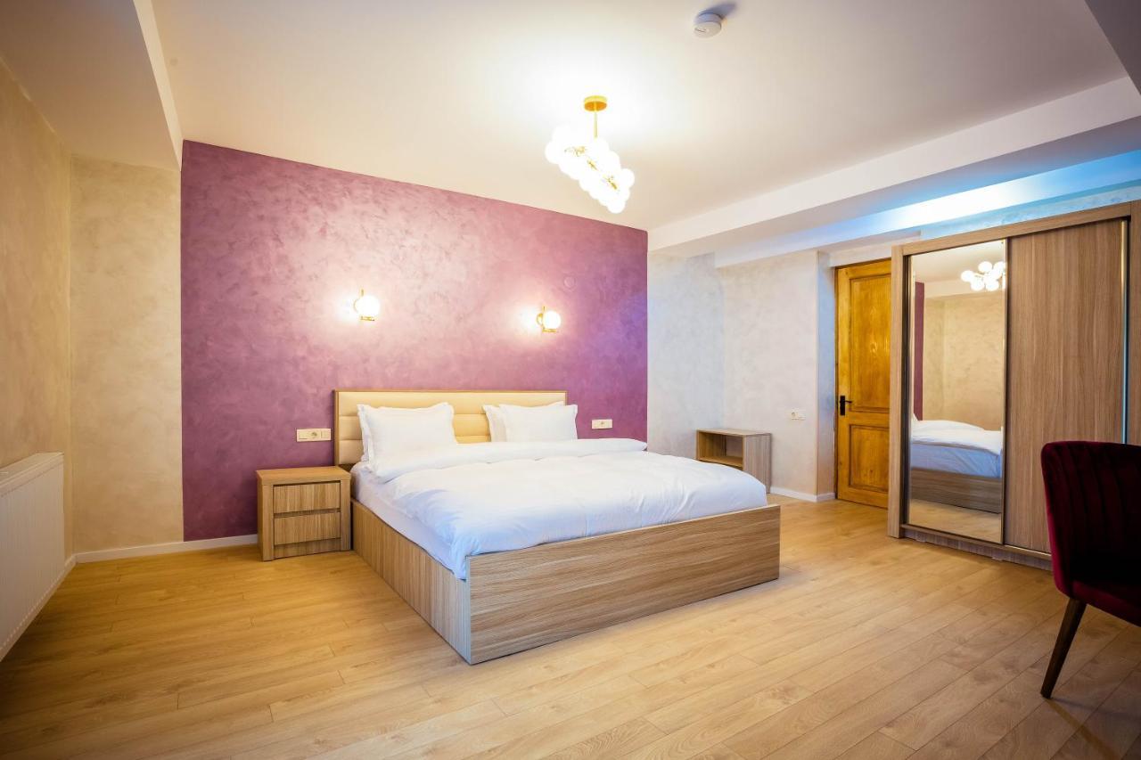 Hotel Mestia Inn Bagian luar foto