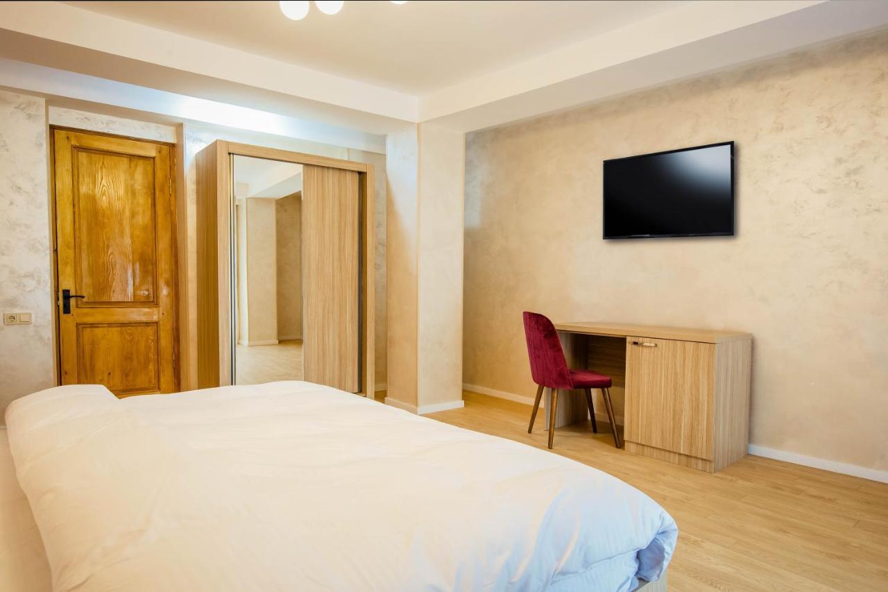 Hotel Mestia Inn Bagian luar foto